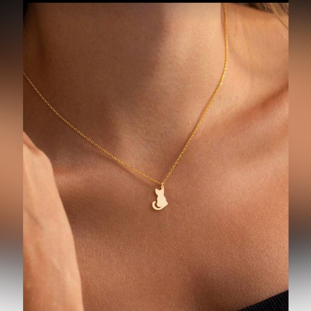 Elegant Gold Cat Pendant Necklace